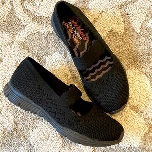 NEW!Skechers crocheted athletic/Mary Jane shoes with memory foam. NEW w/I tags!